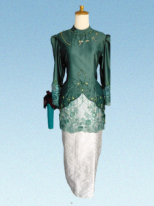 Jelajahi koleksi hasil jahitan terbaik kami yang dikerjakan dengan rapi dan penuh ketelitian. kebaya (11)