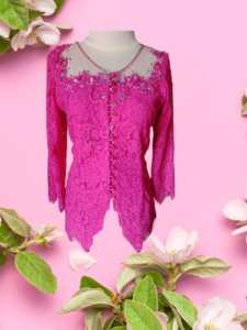 Jelajahi koleksi hasil jahitan terbaik kami yang dikerjakan dengan rapi dan penuh ketelitian. kebaya (6)